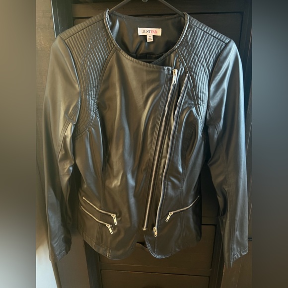 Women’s fitted Vegan Leather Jacket Size M - Picture 3 of 4